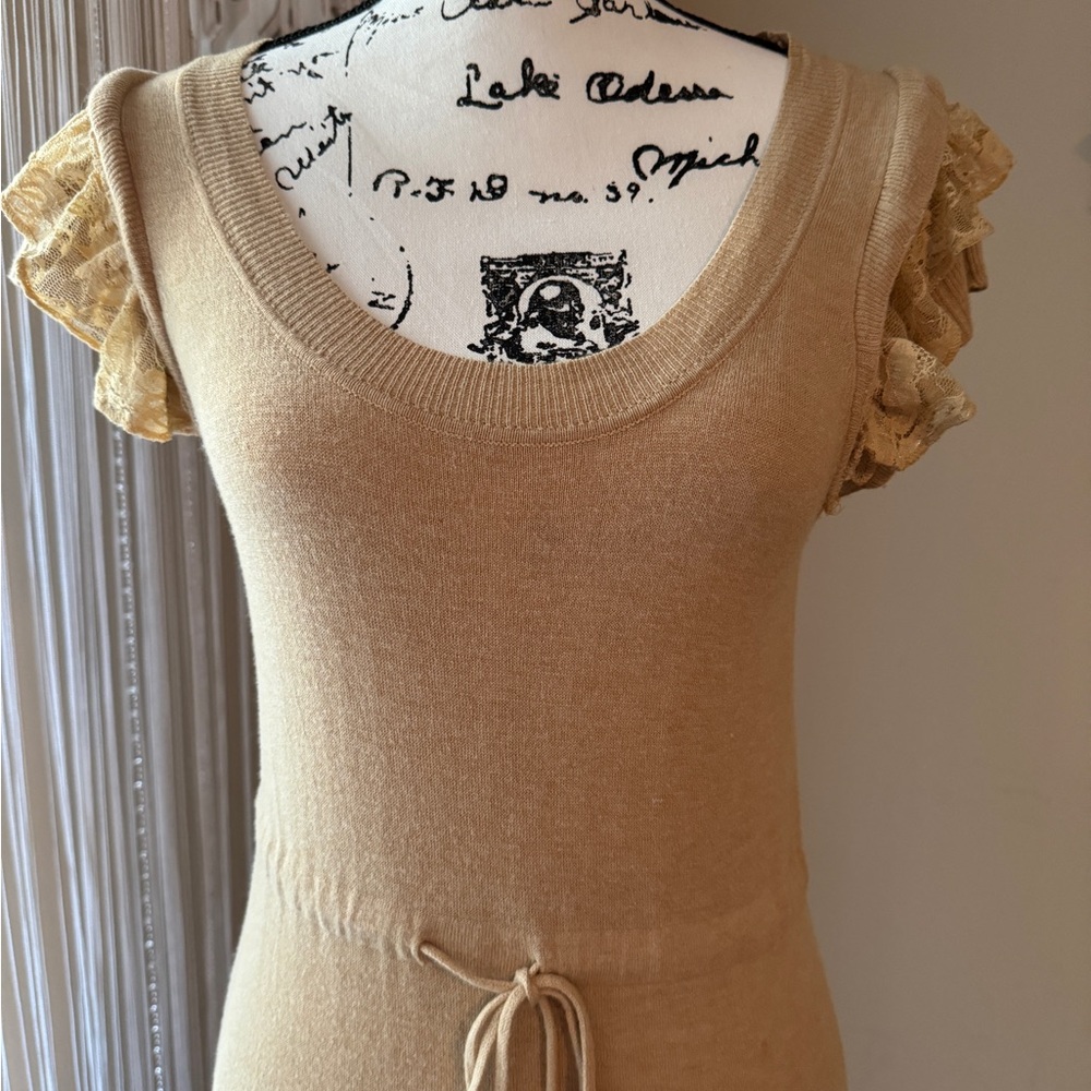 European Dress - Picture 2 of 6